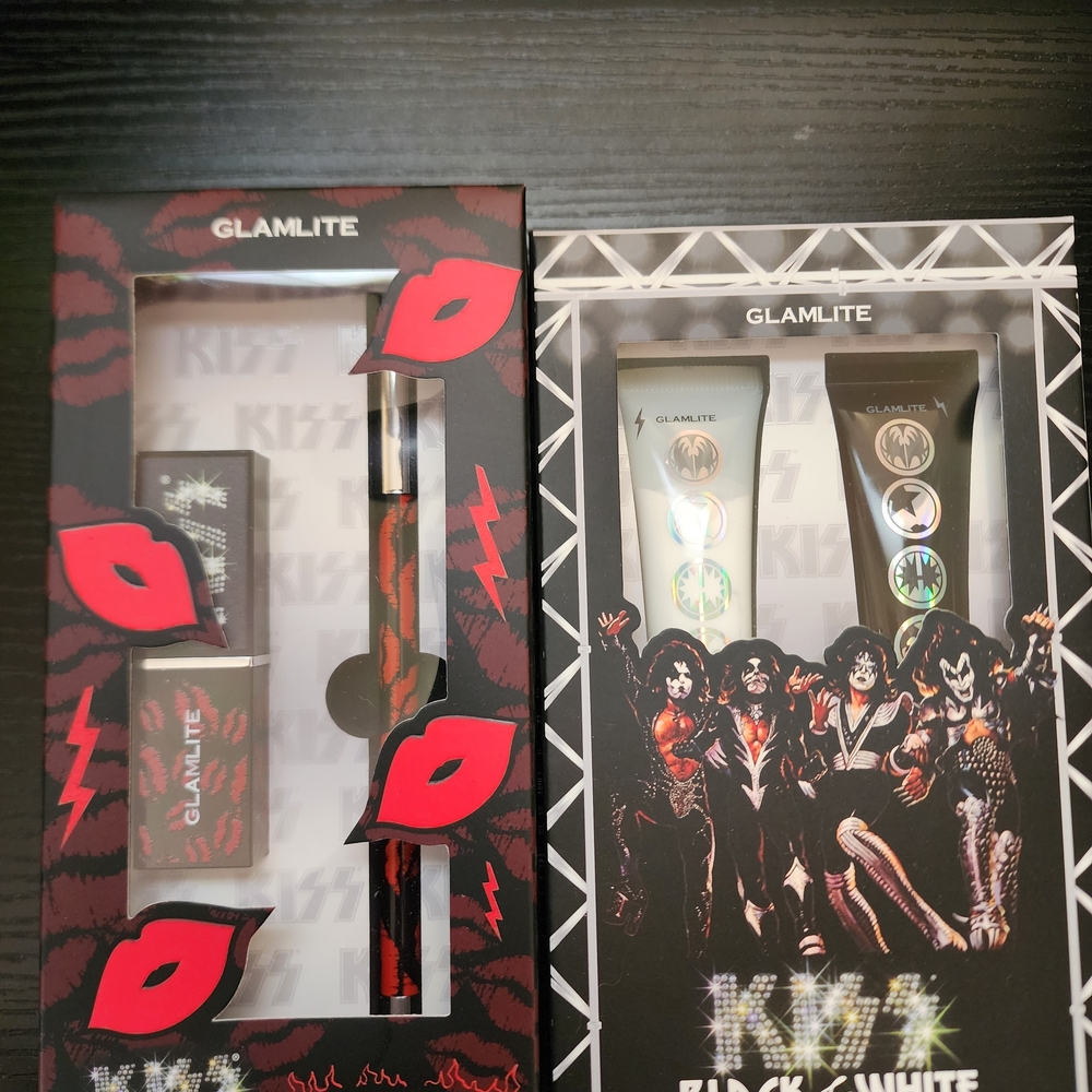 Glamlite KISS Lip & Makeup Set